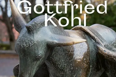 Buch-Cover mit Foto einer Bronzeskulptur eines Stieres von Gottfried Kohl, darauf stehen Autorin und Titel des Buches