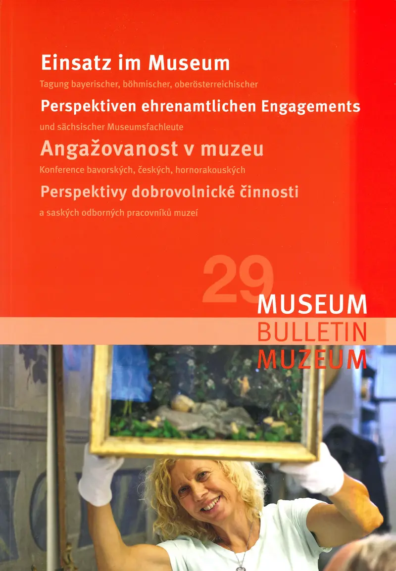Covermotiv ist das Foto einer weiß behandschuhten Frau, die ein Gemälde nach oben hält, darüber Angaben zum Tagungstitel.