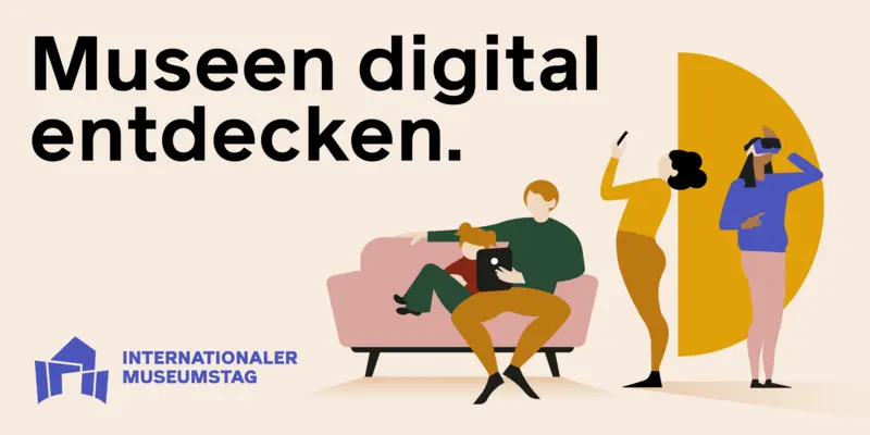 Eine Werbeanzeige für den Internationalen Museumstag mit der Überschrift "Museen digital entdecken". Zentrales Motiv ist eine farbige Grafik, die vier unterschiedlich vertiefte Personen zeigt. Ein Mann und ein Kind sitzen auf einem Sofa und blicken auf ein Tablet. Eine Frau fotografiert mit einem Smartphone ein nicht im Bild befindliches Objekt. Eine weitere Person trägt eine Virtual-Reality-Brille.