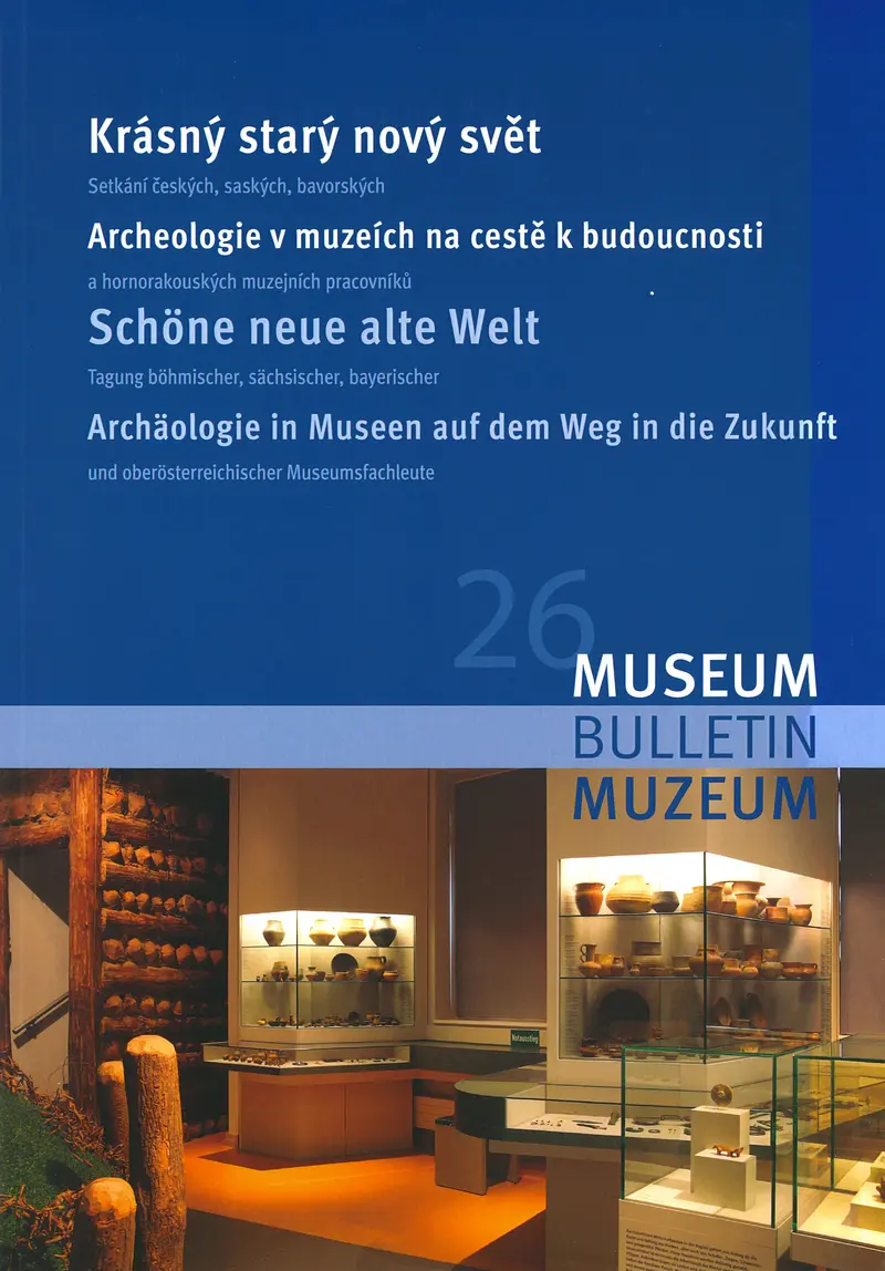 Covermotiv ist das Foto eines Ausstellungsraums mit archäologischen Artefakten in Vitrinen, darüber Angaben zum Tagungstitel.